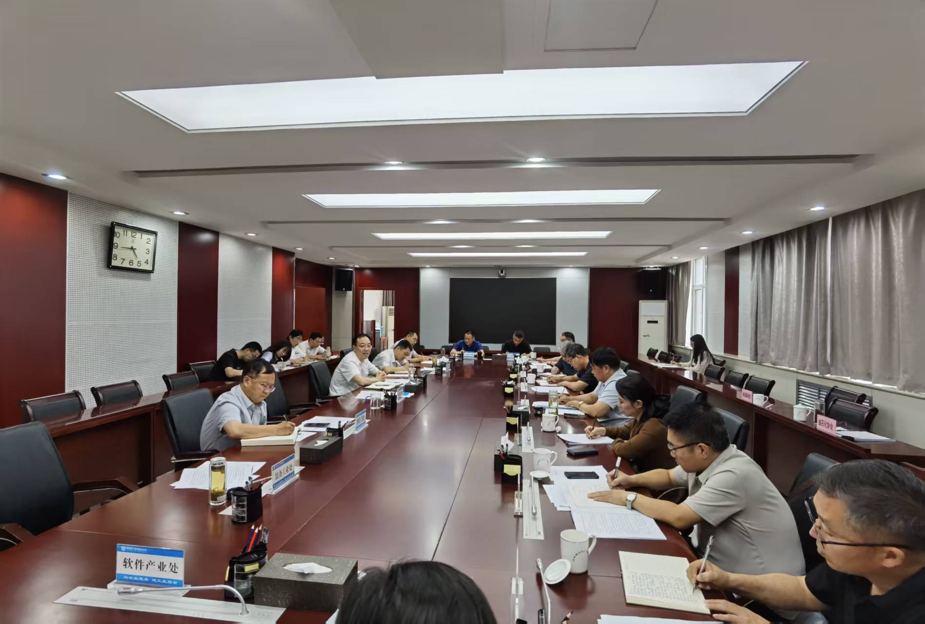 省工信厅召开全省重点行业协会座谈会，共谋行业发展..